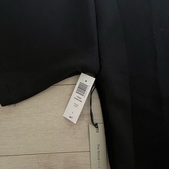 ARITZIA Babaton Downtime Black T shirt (s1) - Picture 4 of 6